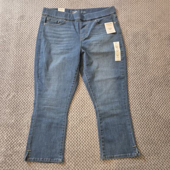Levi's Signature Gold Jeans Womens 14/32 Blue Pull-On Capri Slimming Denim NWT - Picture 1 of 10